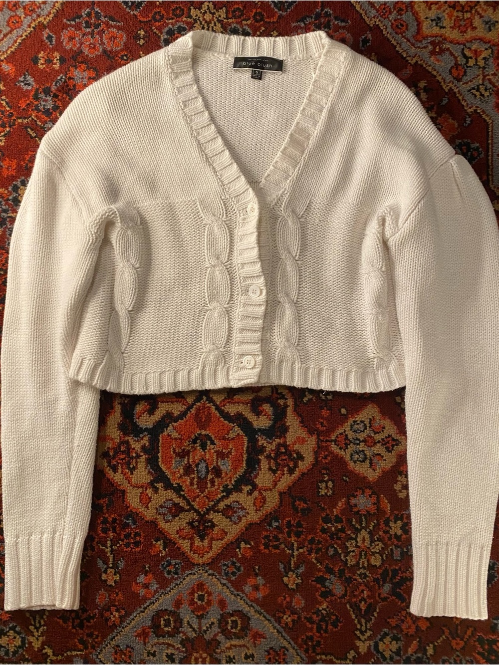 White cropped sweater by Blue Blush 🧥✨
In great condition!